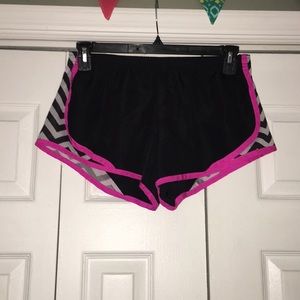 Black/pink&white chevron pattern running shorts